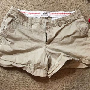 Old Navy 5’ shorts khaki